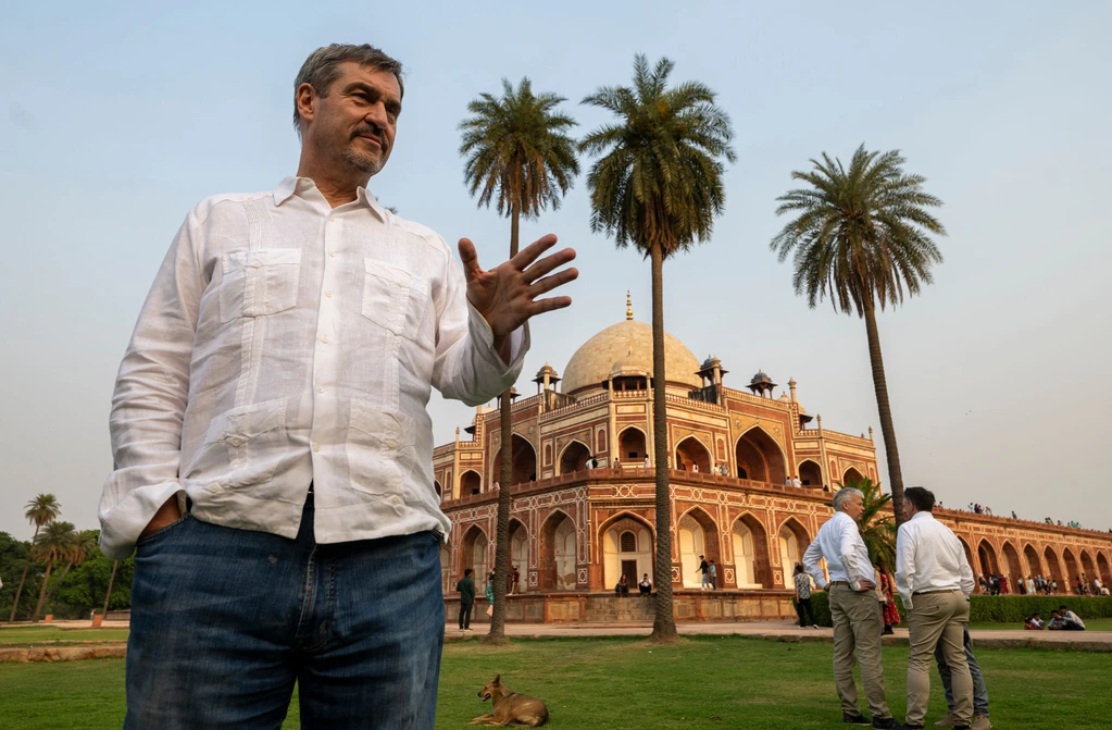 Im fernen Indien ist Söders Wandel sehr gut erkennbar - nach dem Ende der Koalitionsverhandlungen präsentiert sich der CSU-Chef als ein Politiker, der sich seiner neuen Rolle in der Bundesregierung sehr bewusst ist.  — © Peter Kneffel/dpa