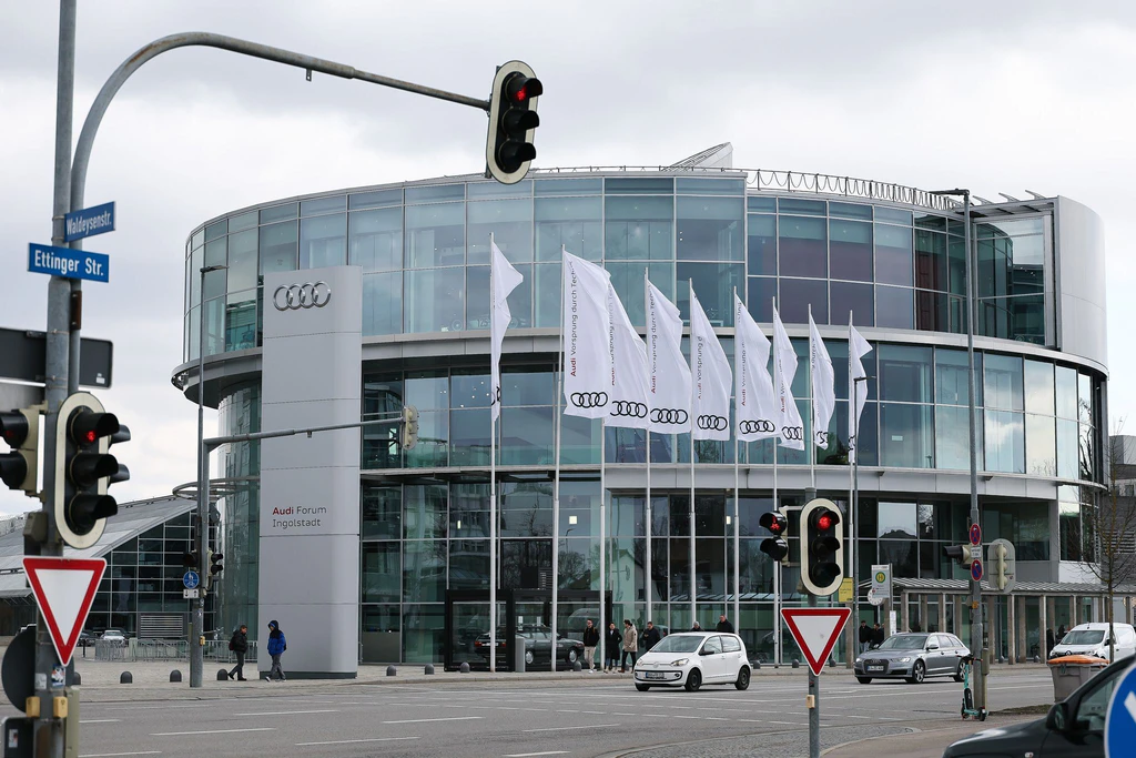 Das Audi-Forum in Ingolstadt. — © Daniel Löb/dpa