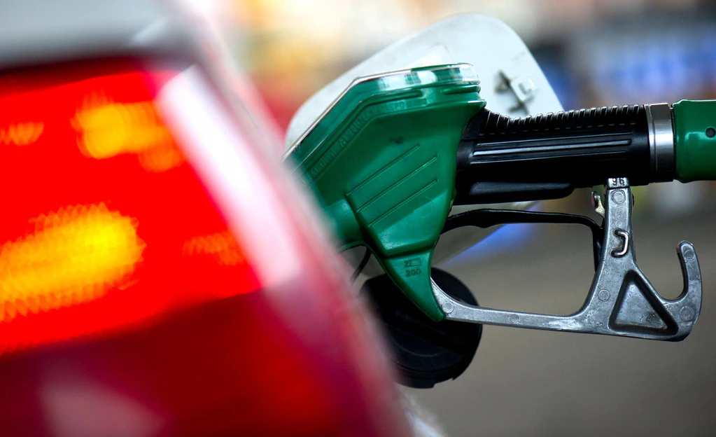 Diesel ist derzeit in Bayern am teuersten, Benzin in Sachsen. (Archivbild) — © Arno Burgi/dpa
