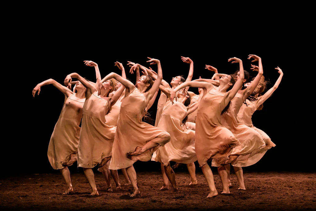 Mit dem Dreiteiler «Wings of Memory» tanzt das Bayerische Staatsballett in die Ballettfestwoche. — © Serghei Gherciu/Bayerische Staatsoper/dpa