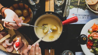 Beitragsbild 70er Rezepte Käsefondue — © Bild: Unsplash
