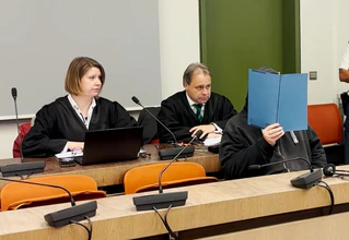 Die Verteidigung neben dem Angeklagten: Nach einer Messerattacke auf zwei Männer wird vor dem Landgericht München I ein Urteil erwartet. (Archivfoto) — © -/München.TV/dpa