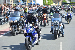 Mehr als 3.500 Biker waren nach Polizeiangaben zur Motorradsternfahrt angereist. — © -/Polizeipräsidium Oberfranken/dpa