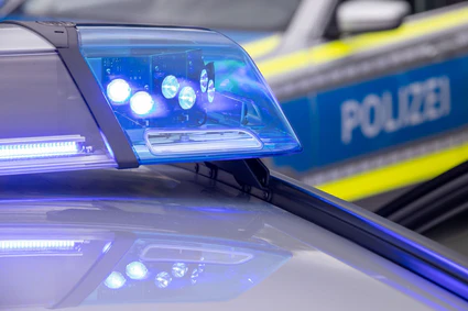 Die Polizei ermittelt unter anderem wegen Hausfriedensbruch und Sachbeschädigung. (Symbolbild) — © Daniel Karmann/dpa