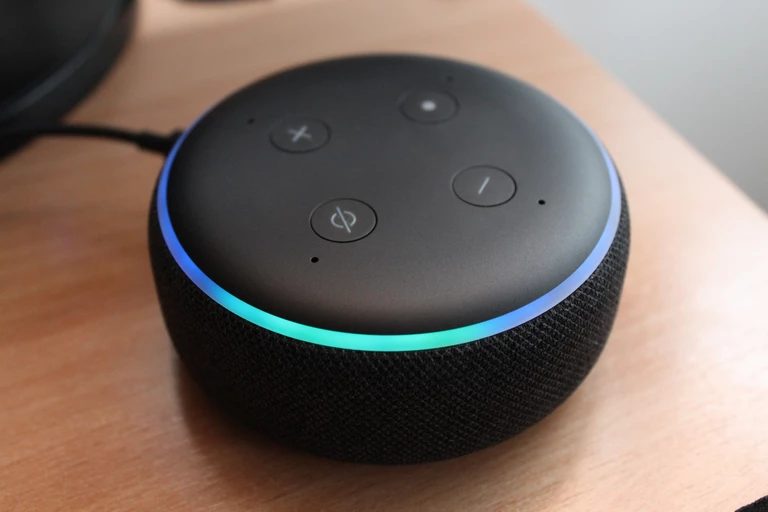 Amazon Alexa Echo — © Bild: Unsplash / Lazar Gugleta