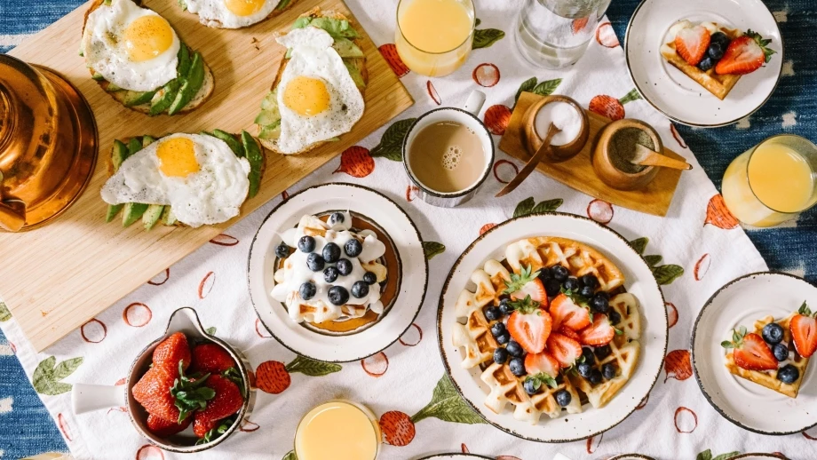 Frühstücksbuffet Frühstück Buffet Essen — © Bild: Rachel Park / Unsplash.com