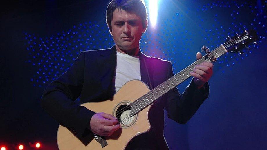 Beitragsbild Songtext Moonlight Shadow Mike Oldfield — © Bild: Von Alex Schweigert from Germany - Mike Oldfield, CC BY 2.0, https://commons.wikimedia.org/w/index.php?curid=11191916