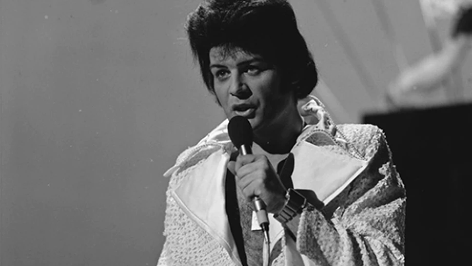 Beitragsbild Musikskandale 70er Jahre Gary Glitter — © Bild: Von AVRO - FTA001017943 007 con.png Beeld En Geluid Wiki - Gallerie: Toppop 1974, CC BY-SA 3.0 nl, https://commons.wikimedia.org/w/index.php?curid=17769069